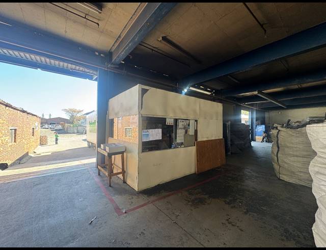 2,900M² WAREHOUSE TO LET IN KEW INDUSTRIAL